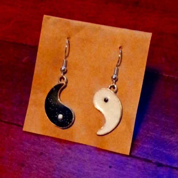 Yin and Yang earrings - Picture 1 of 3